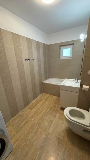 Duplex cu 10 camere cu Canalizare în 9 Mai