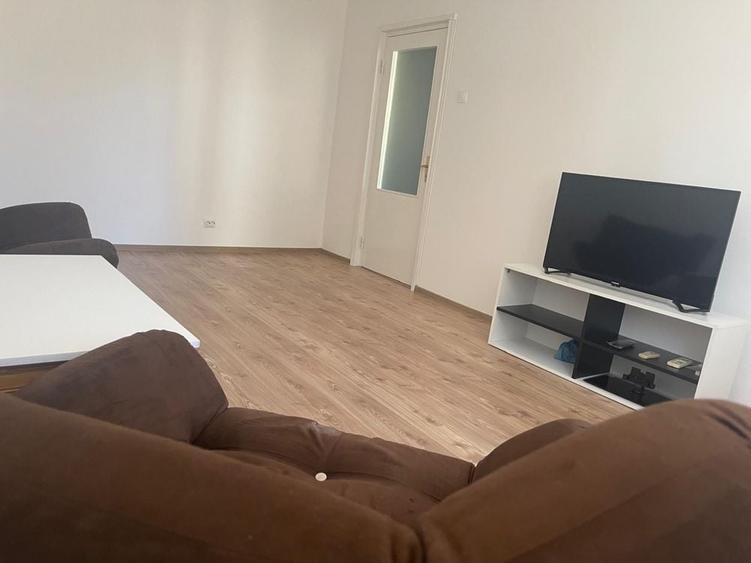 Apartament cu 2 camere decomandat în Păcii