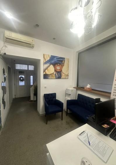 Casă individuală cu 6 camere cu Canalizare în Central
