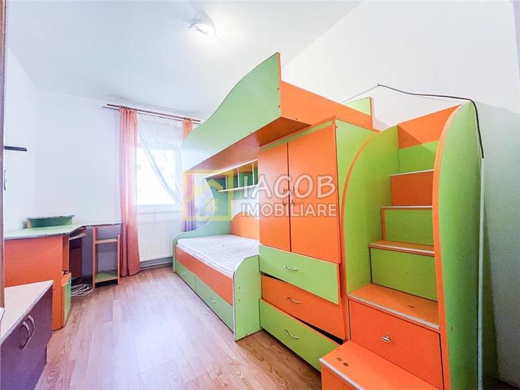 Apartament cu 3 camere decomandat în Central