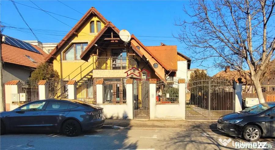 Casă cu 9 camere cu Canalizare în Traian