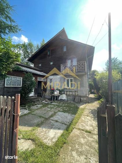Casă cu 7 camere cu Teren 580 Mp în Valea Doftanei