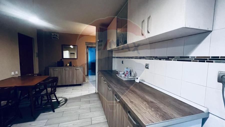 Apartament cu 3 camere decomandat, mobilat în Traian
