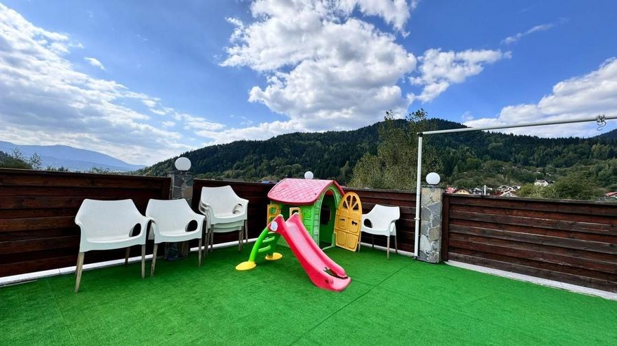 Casă individuală cu 12 camere cu Canalizare în Central