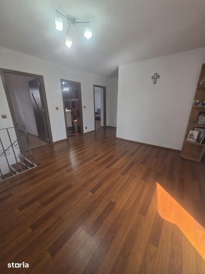 Casă cu 4 camere cu Teren 250 Mp în Șimnicu de Sus