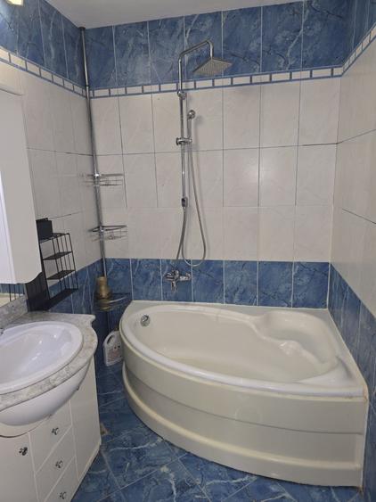 Apartament cu 3 camere decomandat în Nufărul