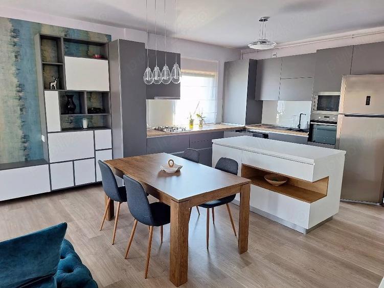 Apartament cu 3 camere decomandat în Borhanci