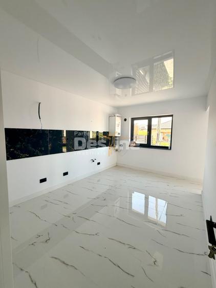 Duplex cu 4 camere cu Canalizare în Rediu