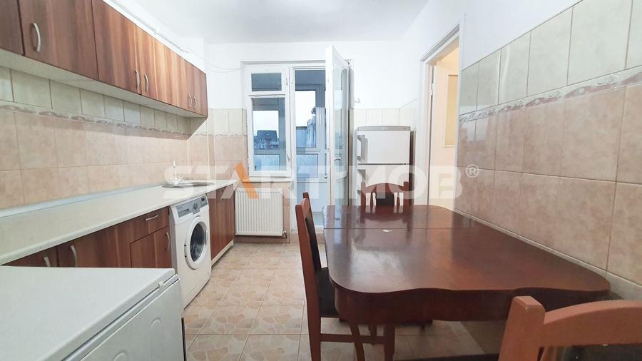 Apartament cu 3 camere decomandat, mobilat în Vlahuță