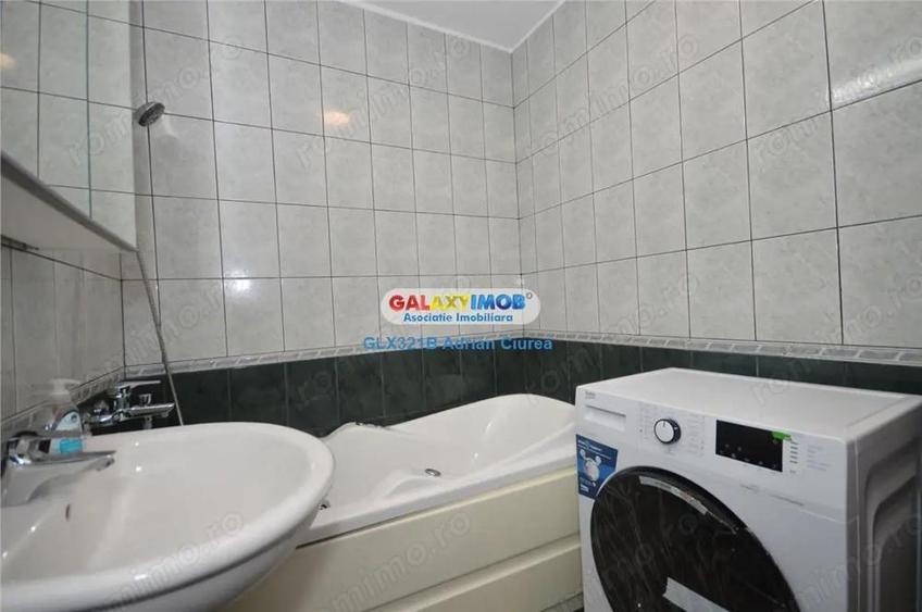 Apartament cu 4 camere semidecomandat, mobilat în Ștefan cel Mare