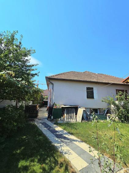 Casă cu 4 camere în Calea Dumbrăvii