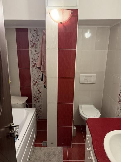 Apartament cu 3 camere semidecomandat în Mioriței