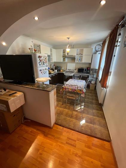 Casă cu 4 camere în Exterior Vest