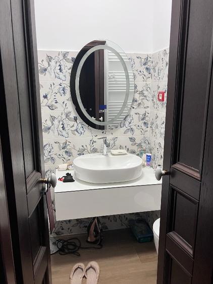 Apartament cu 3 camere semidecomandat, mobilat în Decebal