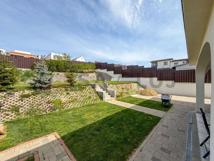 Casă individuală cu 4 camere cu Canalizare în Iris