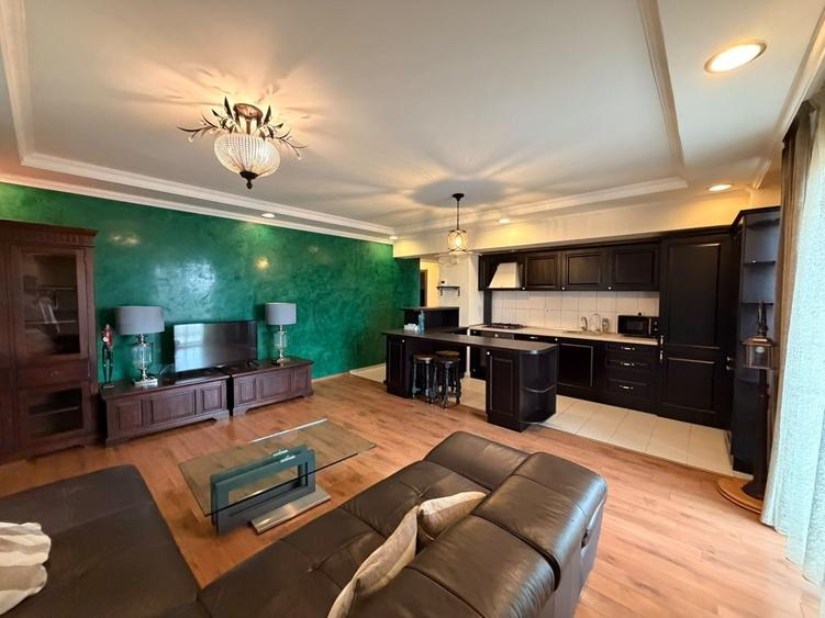 Apartament cu 3 camere semidecomandat, mobilat în Pipera