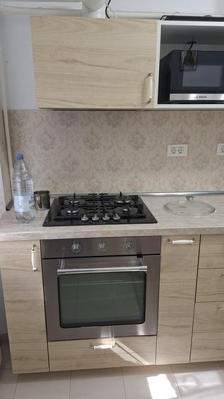 Apartament cu 3 camere semidecomandat în Domenii