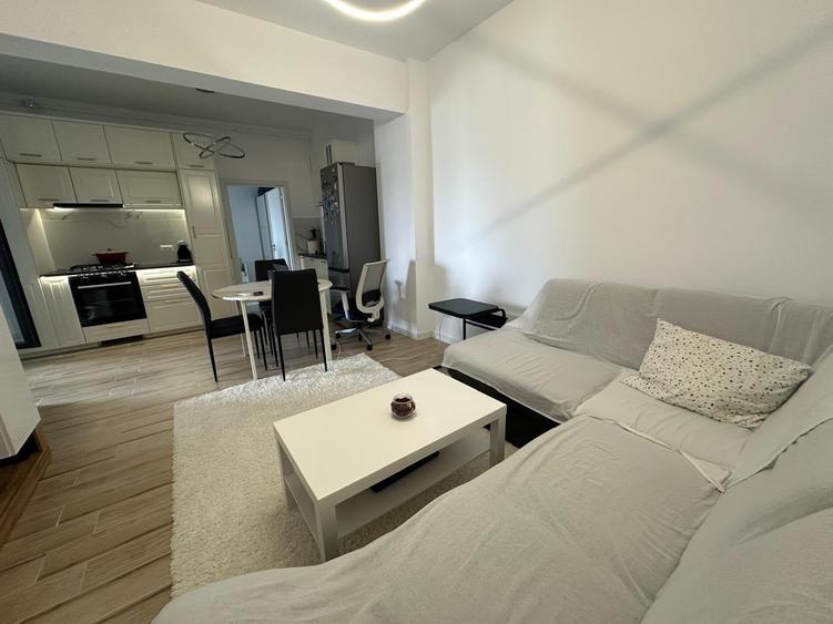 Apartament cu 3 camere decomandat, mobilat în Theodor Pallady