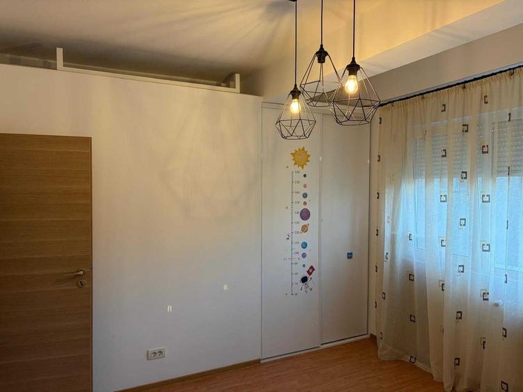 Apartament cu 3 camere decomandat în Torontalului