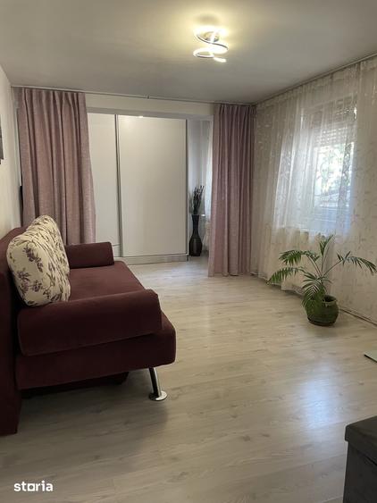 Casă cu 5 camere cu Teren 1200 Mp în Calea București
