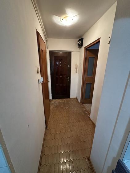 Garsonieră decomandată în Titan
