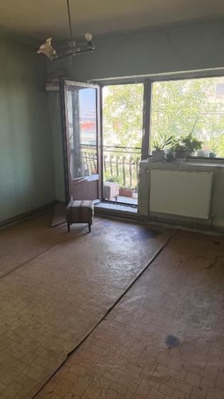 Apartament cu 4 camere decomandat în Sud-Vest