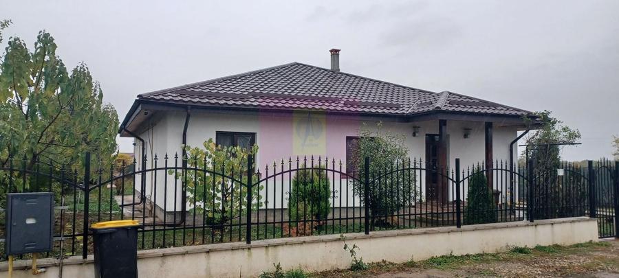 Casă individuală cu 4 camere cu Teren 1000 Mp în Săbăreni