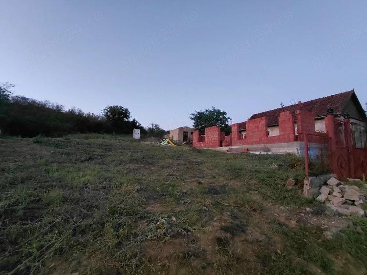 Casă cu Teren 5800 Mp în Păgaia