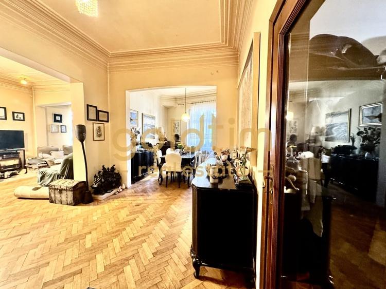 Apartament cu 5 camere decomandat în Armeneasca