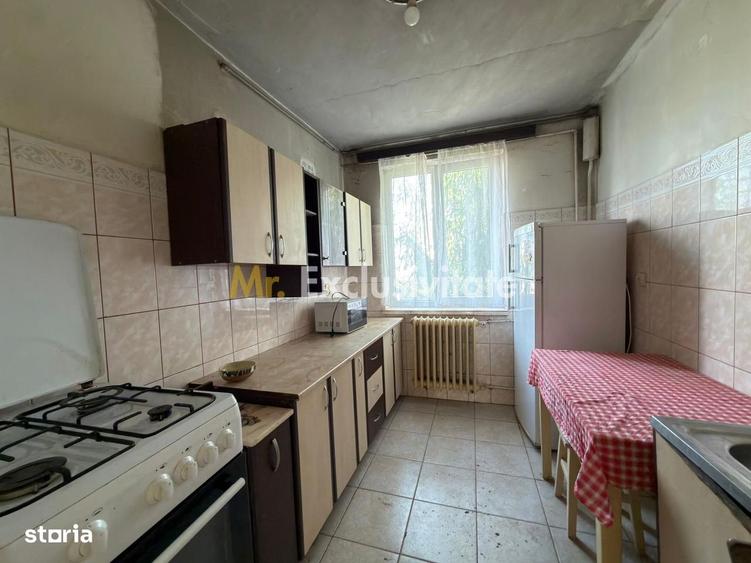 Apartament cu 3 camere decomandat în Calea București