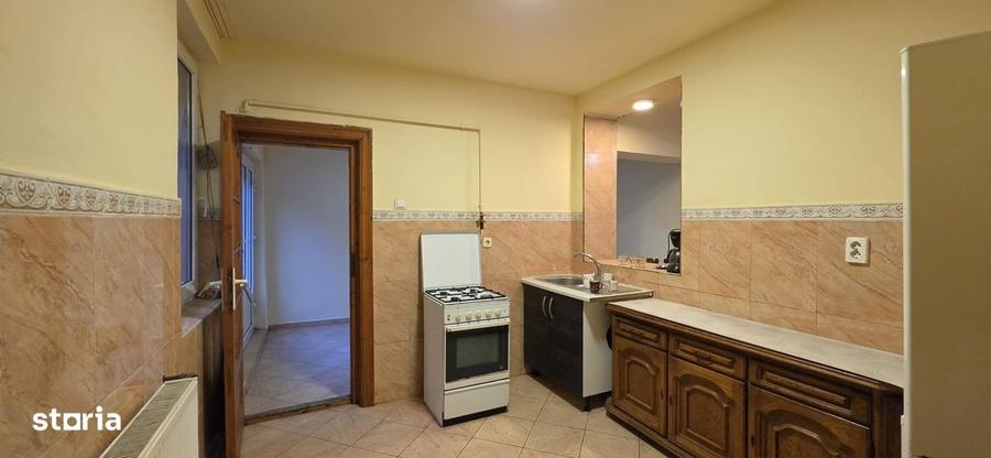 Casă cu 4 camere decomandat în Decebal