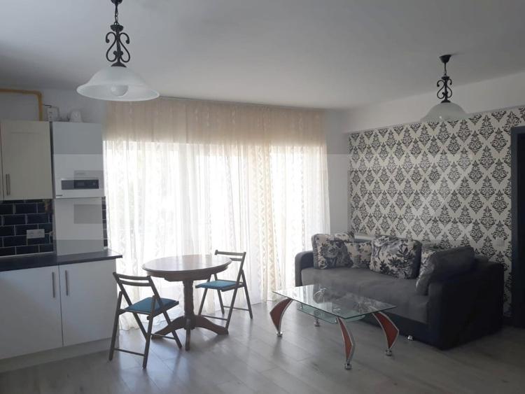 Apartament cu 2 camere semidecomandat, mobilat în Mărăști