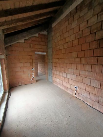 Duplex cu 4 camere cu Canalizare în Florești