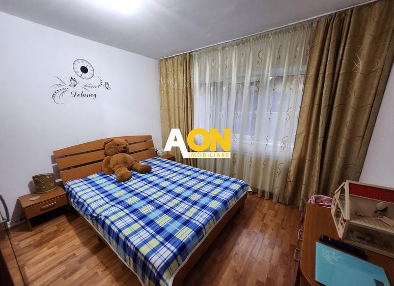 Apartament cu 4 camere decomandat în Cetate