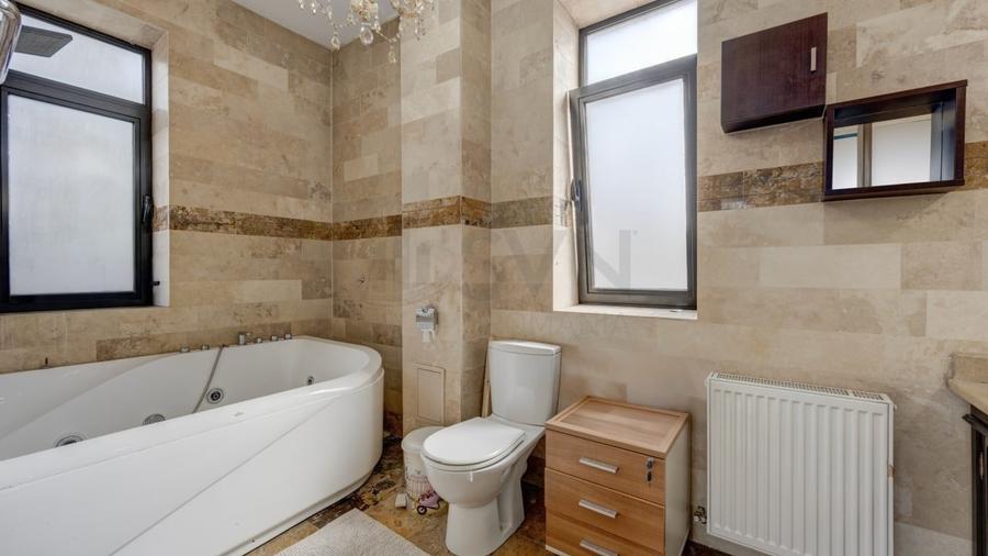 Casă individuală cu 4 camere cu Canalizare în Băneasa
