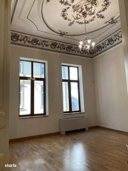 Spațiu comercial, de 530 mp, în Universitate