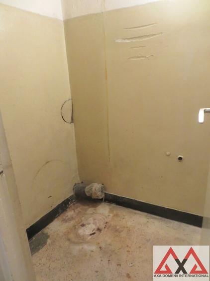 Apartament cu 4 camere semidecomandat în Titan