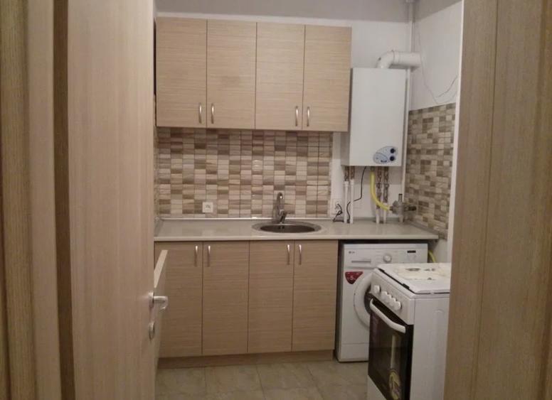 Apartament cu 2 camere semidecomandat, mobilat în Victoriei