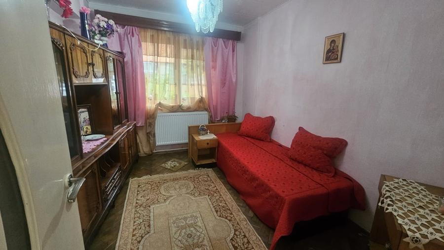 Apartament cu 3 camere decomandat, mobilat în Cetate
