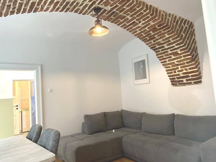 Apartament cu 2 camere semidecomandat, mobilat în Centrul Istoric