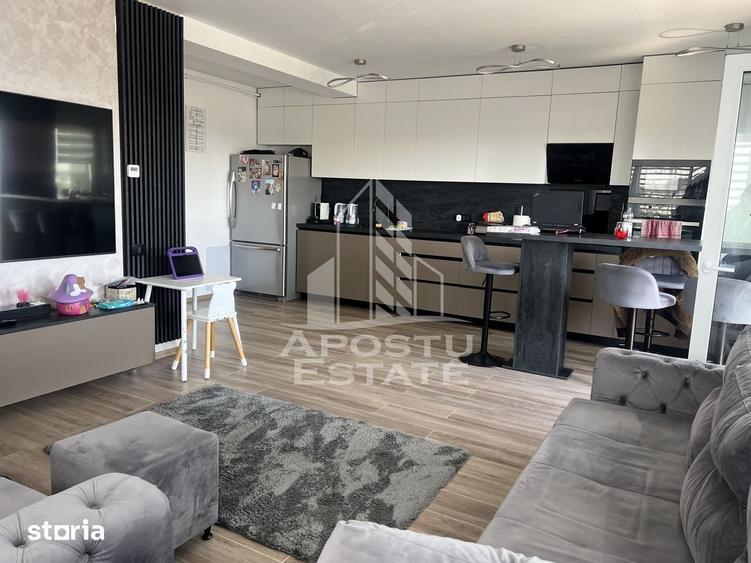 Apartament cu 3 camere semidecomandat în Ghiroda