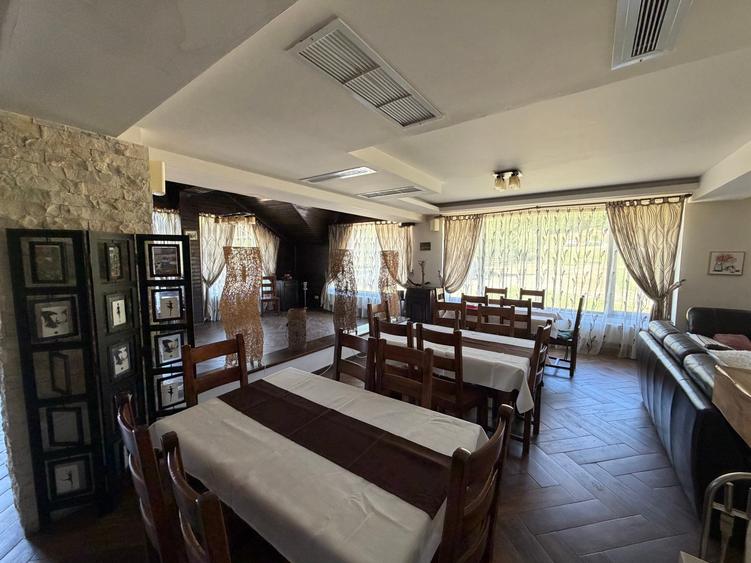 Casă cu 12 camere cu Teren 3295 Mp în Lepșa