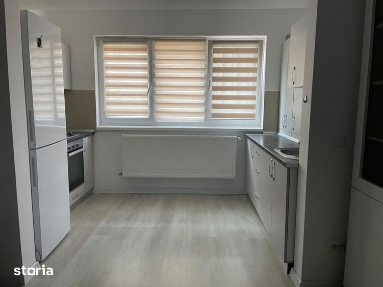 Apartament cu 3 camere decomandat în Rediu