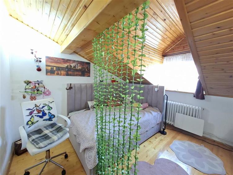 Apartament 3 camere la casa curte pivnita parcare zona Centrala - 10