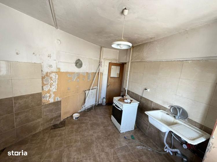 3 Camere et.4/10 An constructie 1989 Zona Crangasi - Stadionul Giulest - 9