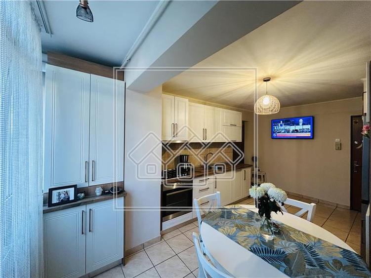 Apartament cu 3 camere decomandat în Vasile Aaron