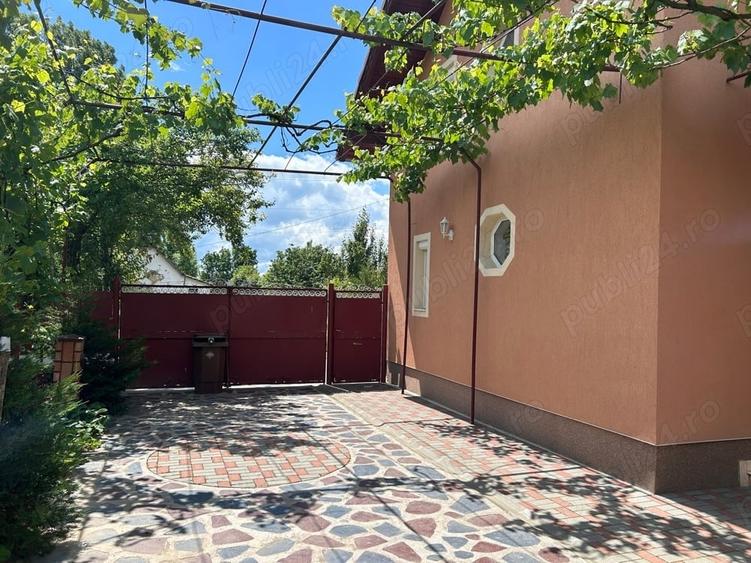 Casă cu 6 camere cu Teren 2700 Mp în Bocsig