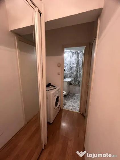 Apartament cu 3 camere decomandat în Astra