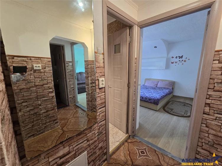 Apartament cu 3 camere decomandat în Noua