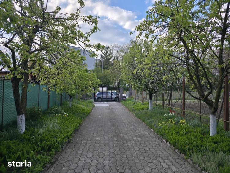 Casă cu 5 camere cu Teren 1000 Mp în Dâmbu Pietros